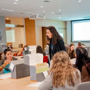 Mariana Brandman teaching a class