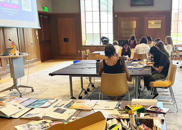 Libraries orientation Zine Workshop