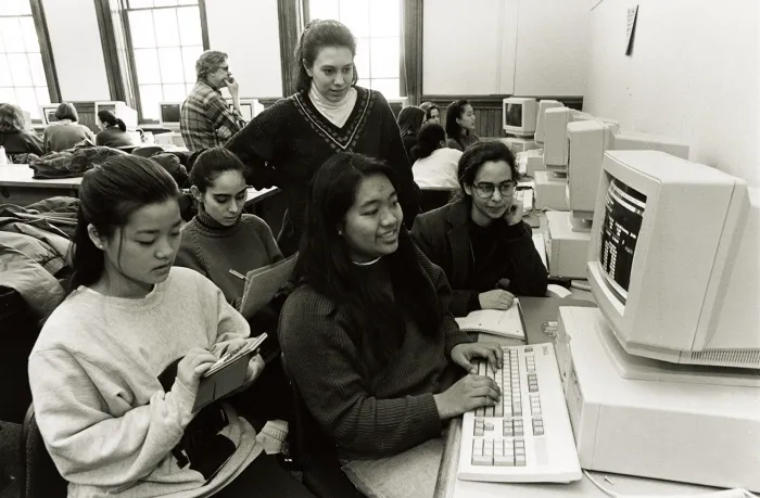 Smith Leadership Program students in the computer lab, 1994